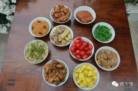 大理八大碗鱼做法,大理剑川八大碗店