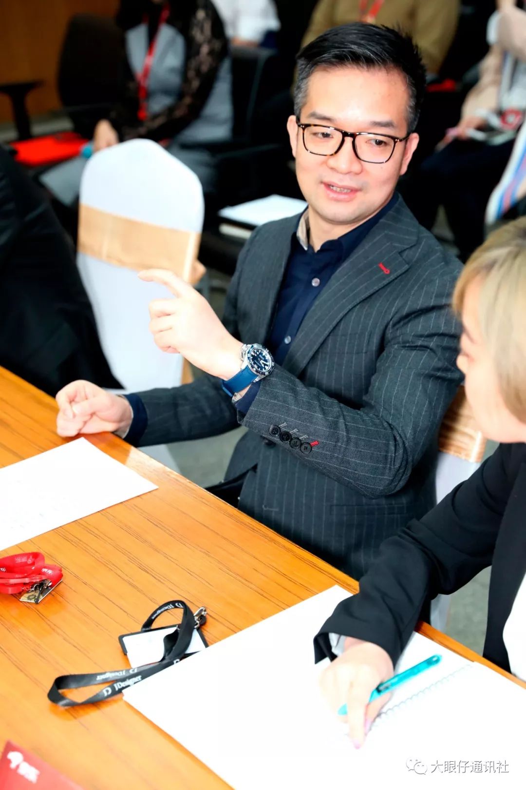 很高兴看到他们走到一起！京东钟表宣布与新宇集团签订战略协议