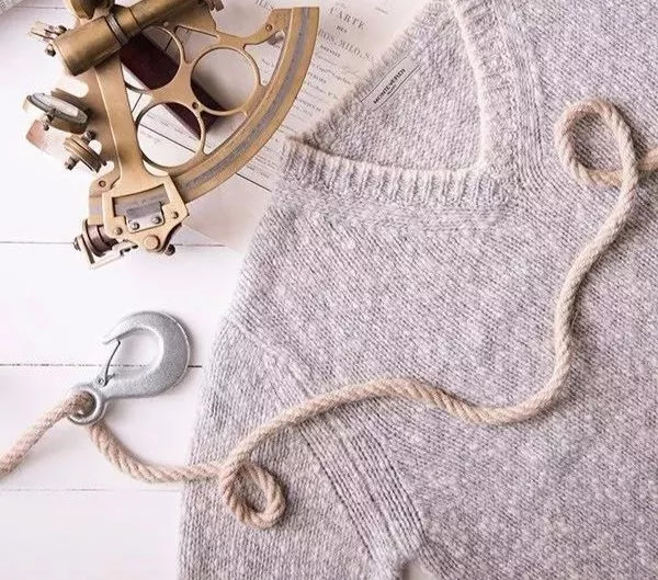 高领毛衣领口松垮怎么翻领好看,高领毛衣领口不松垮女款