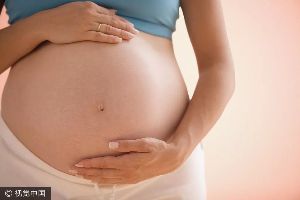 女子怀孕八个月哭诉婆婆怀孕,流产多次的大龄孕妇再次怀孕