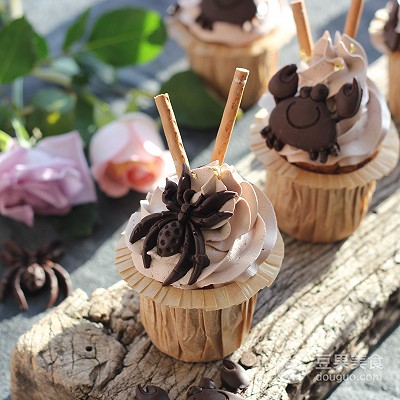 熊猫杯子蛋糕的做法,萌物杯子蛋糕的做法