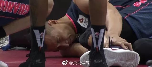 11.3日|新早读来了!坐公交过站要求停车被拒女乘客竟将整箱奶砸向司机!刑拘!