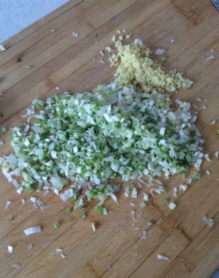 味道鲜美的酱料做法,金针菇西红柿辣酱