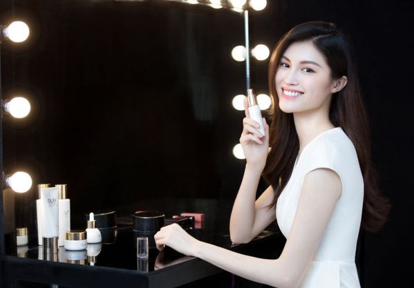 奚梦瑶何穗大表姐的维密秀,奚梦瑶何穗刘雯冬季街拍机场