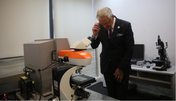 世界产品走进中国珠宝国检服务世界（二）——比利时副首相克里斯·佩特斯一行到访NGTC上海实验室