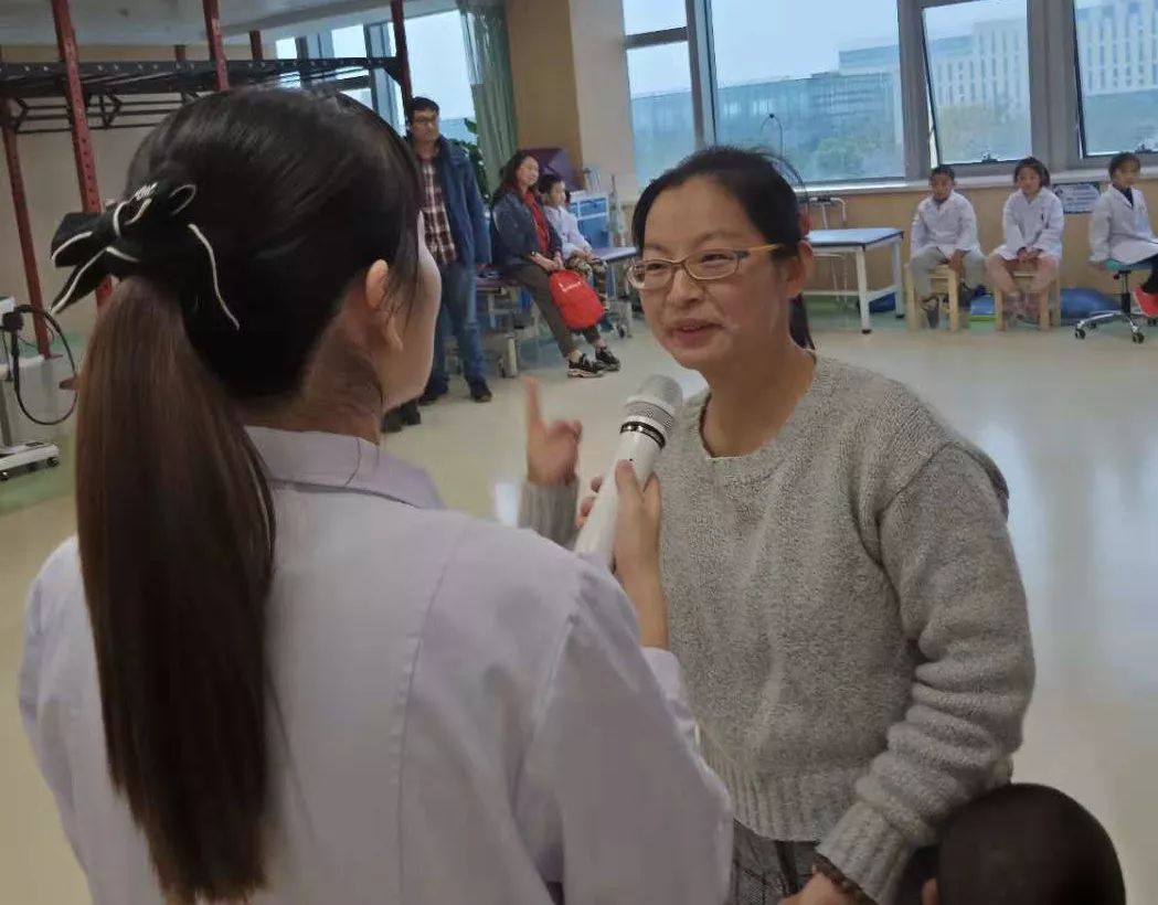 记者走进医院康复科了解康复医学,儿童康复治疗师课程