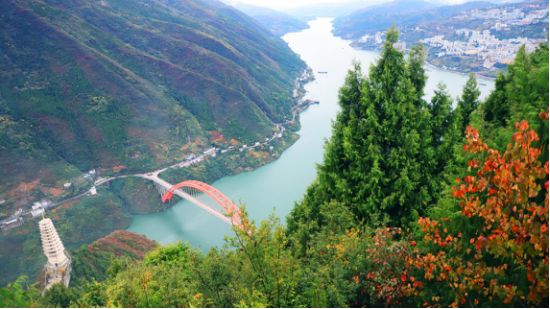 “百万大咖走三峡，当红主播秀红叶”，即将揭开巫山的“盛世美颜”