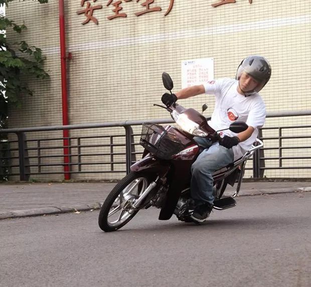 五羊本田弯梁车125会跳挡怎么回事,五羊本田弯梁125离合器为什么抖动