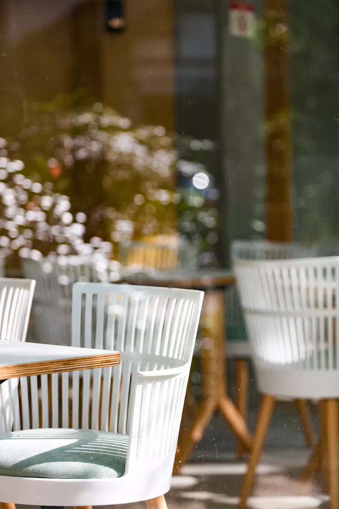 自称“射鸡师”！这个“不太正经”的设计师把酒店开了半个中国，今年终于到杭州了！