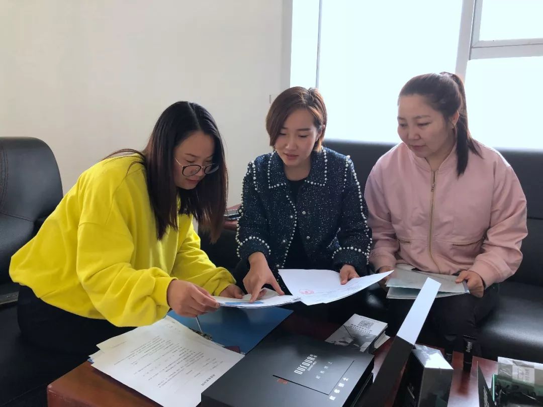 90后女大学生回乡创业圆梦,90后女大学生回乡创业搞养殖