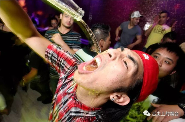 首届龙虾啤酒节,2022年6月龙虾啤酒节