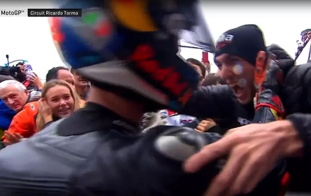 motogp罗西痛哭,motogp罗西庆祝动作