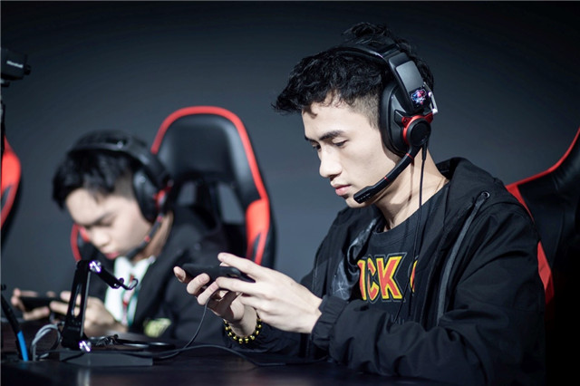 解说灵儿初次主持春季赛,解说灵儿kpl