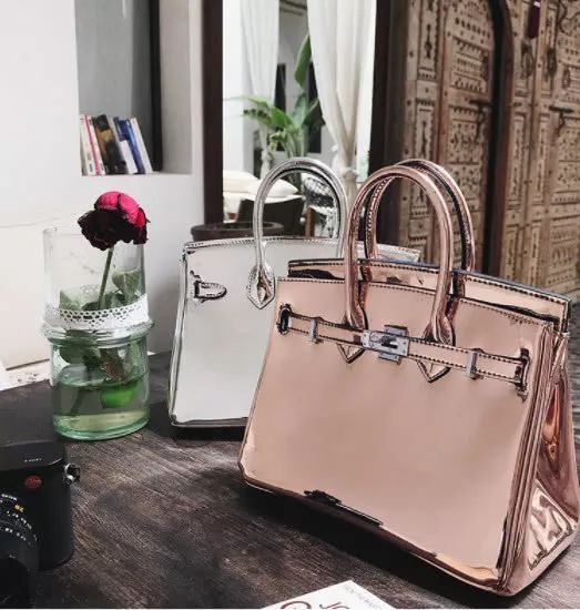 秋冬单肩包大衣搭配推荐,适合配大衣的单肩包设计感