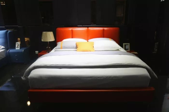 瞒不住了！神木双虎家私最低5折起售，样品狂甩，神木婆姨女子抢疯了