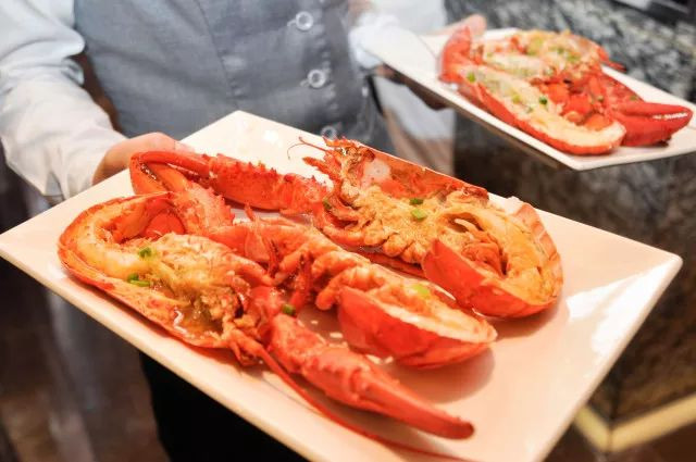 ￥238/位——“爱尔兰生蚝+15种海鲜”畅吃，还送波龙！乐队表演周末哈根达斯！这家希尔顿旗下酒店颠覆吃货想象！