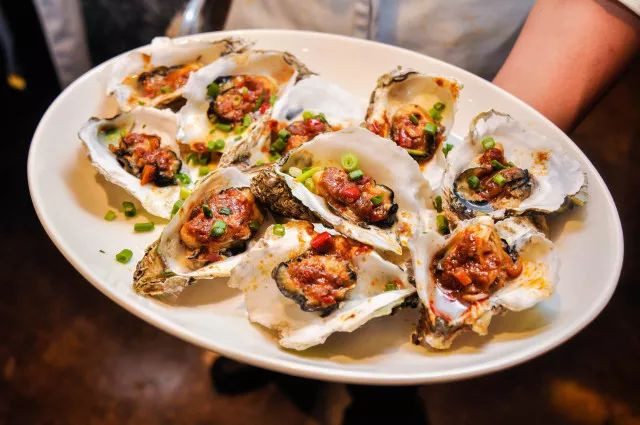 ￥238/位——“爱尔兰生蚝+15种海鲜”畅吃，还送波龙！乐队表演周末哈根达斯！这家希尔顿旗下酒店颠覆吃货想象！