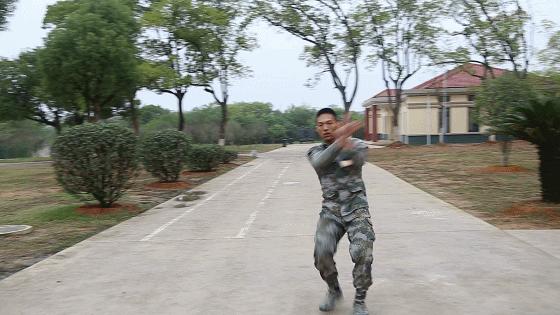 实用兵哥示范格斗术快来学两招,实用兵哥动图示范简单格斗术