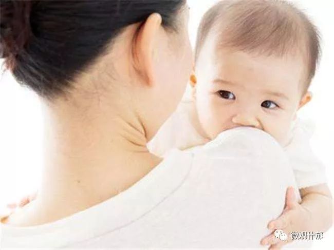 肠胀气哭闹妈妈崩溃,吐奶和肠绞痛