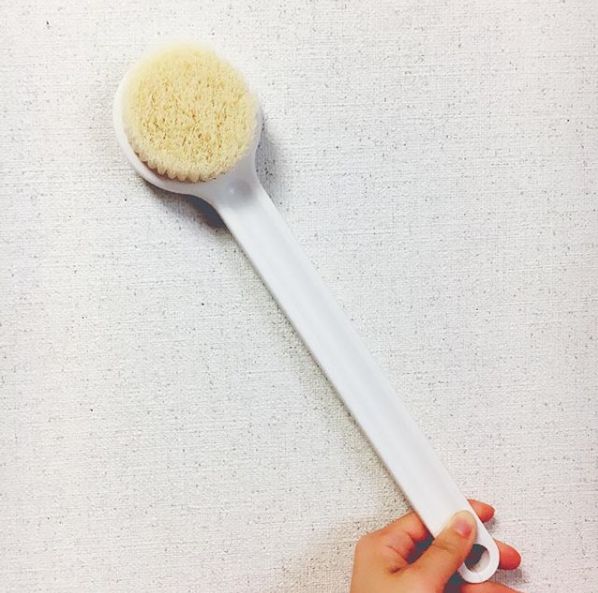 MUJI的这把洗澡刷一问世就让日本妹子着魔,沐浴一定带着它……