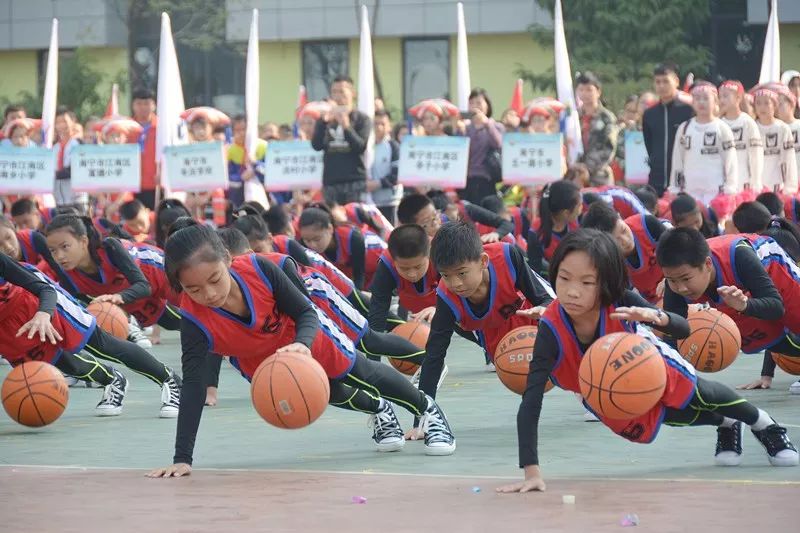 鍋ュ悍鍚戜笂浣撶幇褰撲唬瀛︾敓绮剧椋庤矊,鍋ュ悍鏍″洯娲诲姏灏戝勾