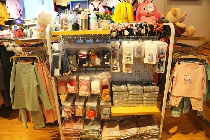 挤爆！1元抢儿童围巾雨伞，童装羽绒服低至2.9折，神木这家店要被搬空了！