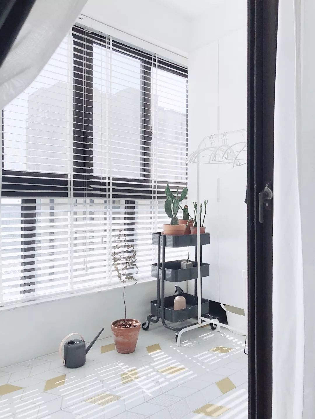 家里乱全怪娃？娃说：你看看别人家的爸妈！生10个孩子也不怕