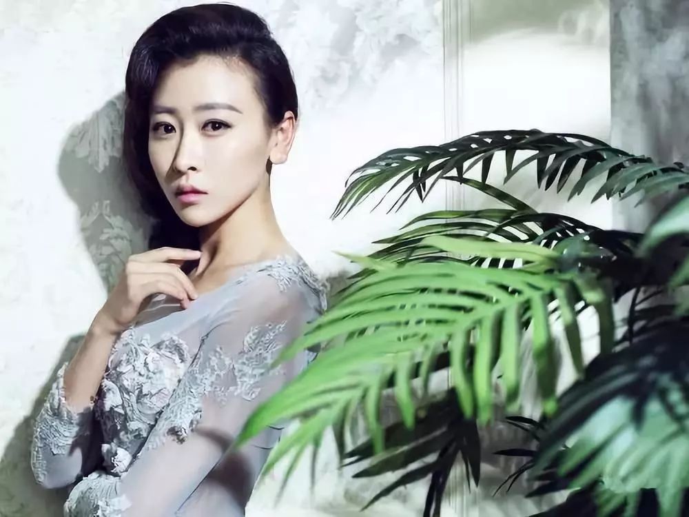 某女明星怒斥海关检查,女演员发文怼海关刁难