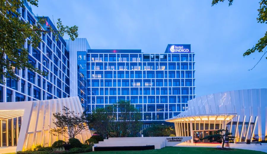 ¥299/2大1小——英迪格魔都第3家分号放大招！波龙鳕鱼和牛海陆饕餮狂欢！