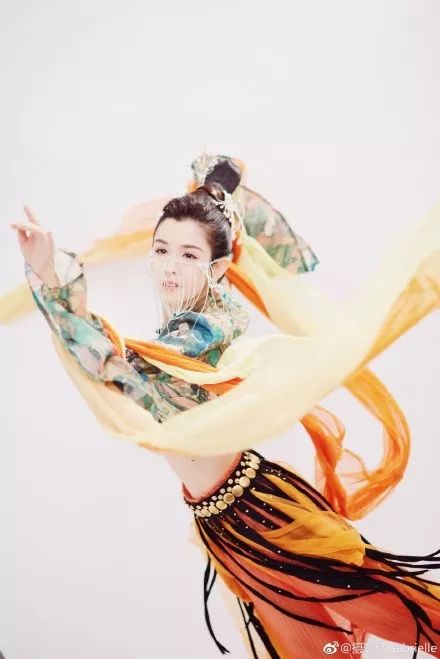 哈妮克孜直播说美貌,哈妮克孜谈自己颜值