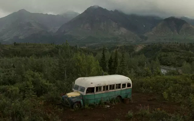 那个开着旅行咖啡车的女孩，暂别荒野重返都市