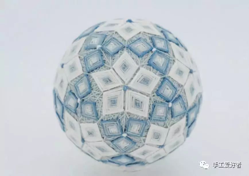 初雪飘下的日子，来缠一个毛线球吧