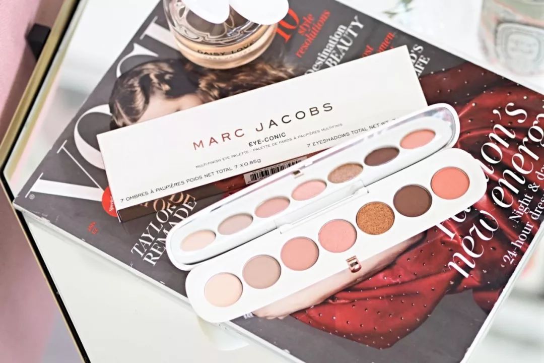 今年最新的流行色是什么颜色,今年新发布的流行色