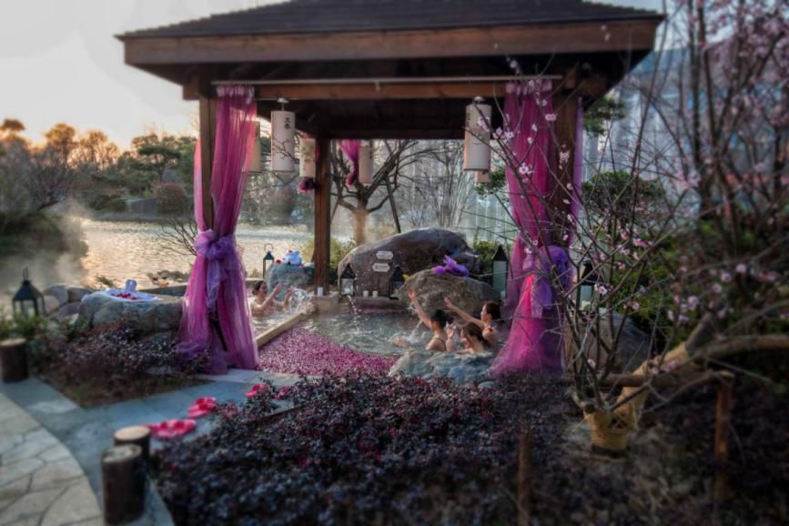 这里有天然独特的山中温泉,真实千亩温泉价格表