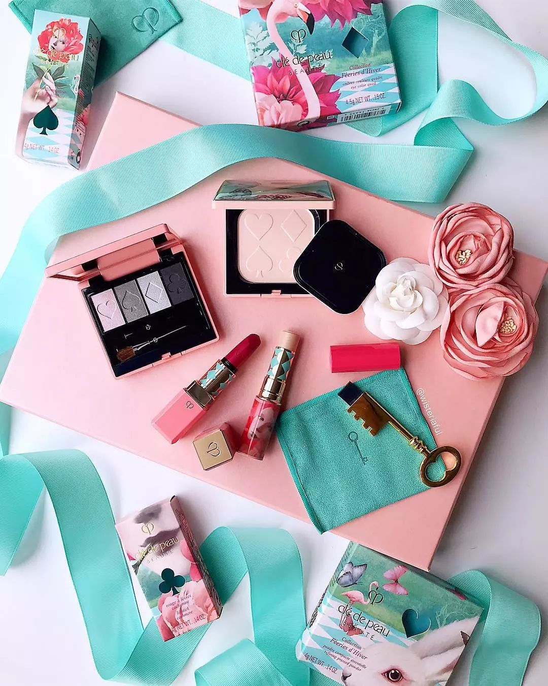 恃美行凶在线抢钱｜CPB圣诞限量系列美得不！合！法！