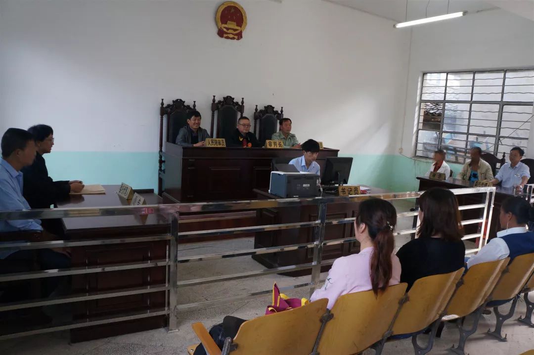 「多元解纷」粉墙摔伤要求赔偿28万余元，被告无力偿还咋办？法院这样办……