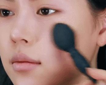 玄彬跨美妆届！“挂彩腮红”好美