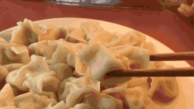 冬至好想吃一碗妈妈包的饺子,冬至到了最想念的是妈妈包的饺子