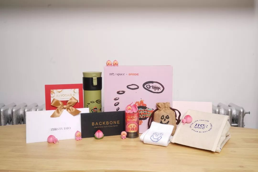 带它过安检,从包里拿出来的瞬间,看到了TA们羡慕的眼光……