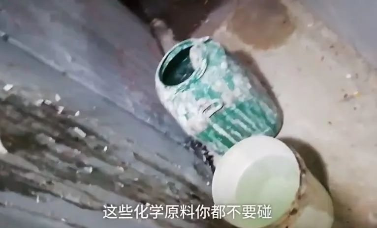 入住五星酒店发现床单有血渍,酒店白色床单有血怎么去清洗掉