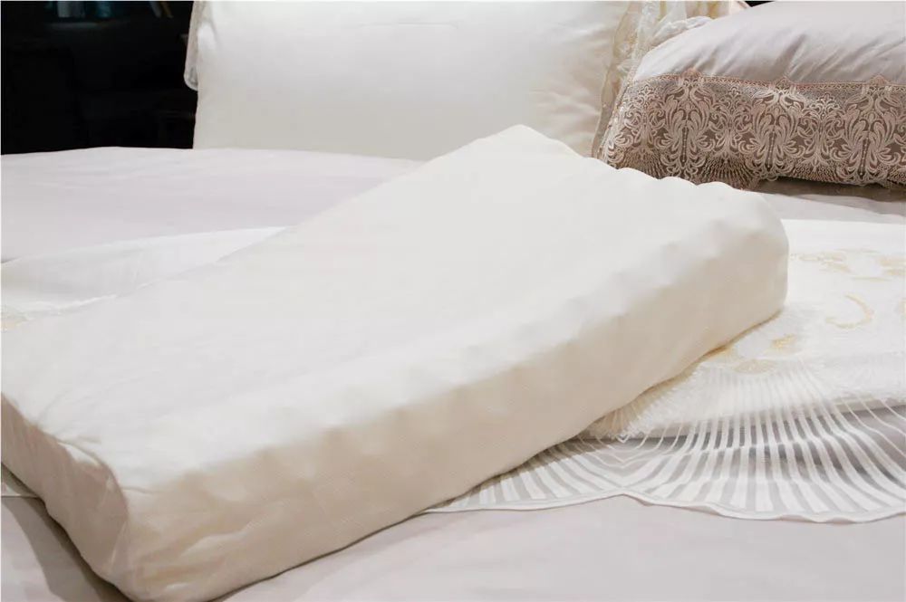 红红火火恍恍惚惚对什么,红色辟邪的寓意