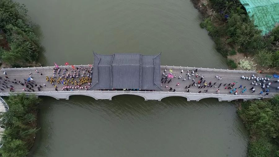 全城沸腾用最高礼遇迎接英雄,全城沸腾迎英雄