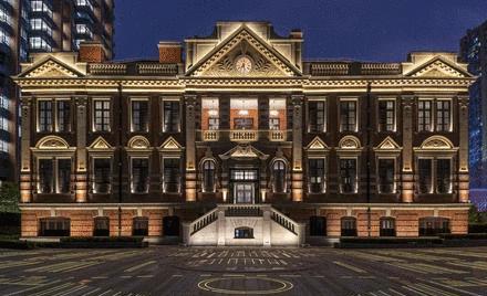 住范思哲酒店,用着CARTIER家居,吃着CHANEL甜品,奢侈品牌:你的玛丽苏生活已被我们承包~