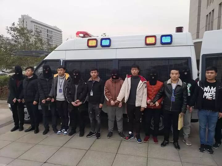 女主播每晚直播不堪表演,13岁儿子就在隔壁房间