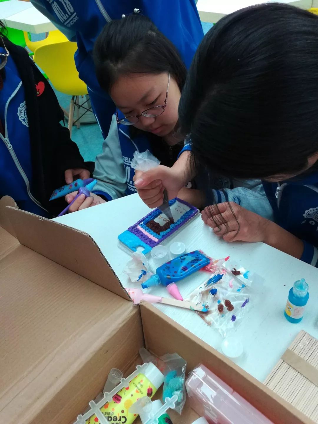 手工手机壳制作套装,用旧衣服制作手机壳