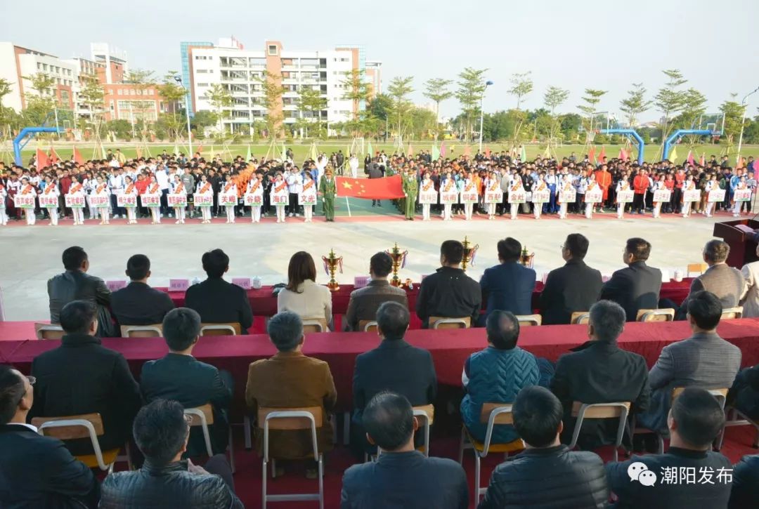 这一届校园篮球赛格外火爆,全国中学生篮球总决赛逆转