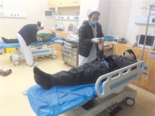 夫妻烧炭取暖致一氧化碳中毒保持通风是预防关键