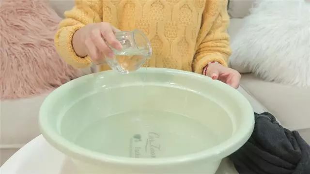 打底裤起球正确方法,休闲裤穿一次就起球