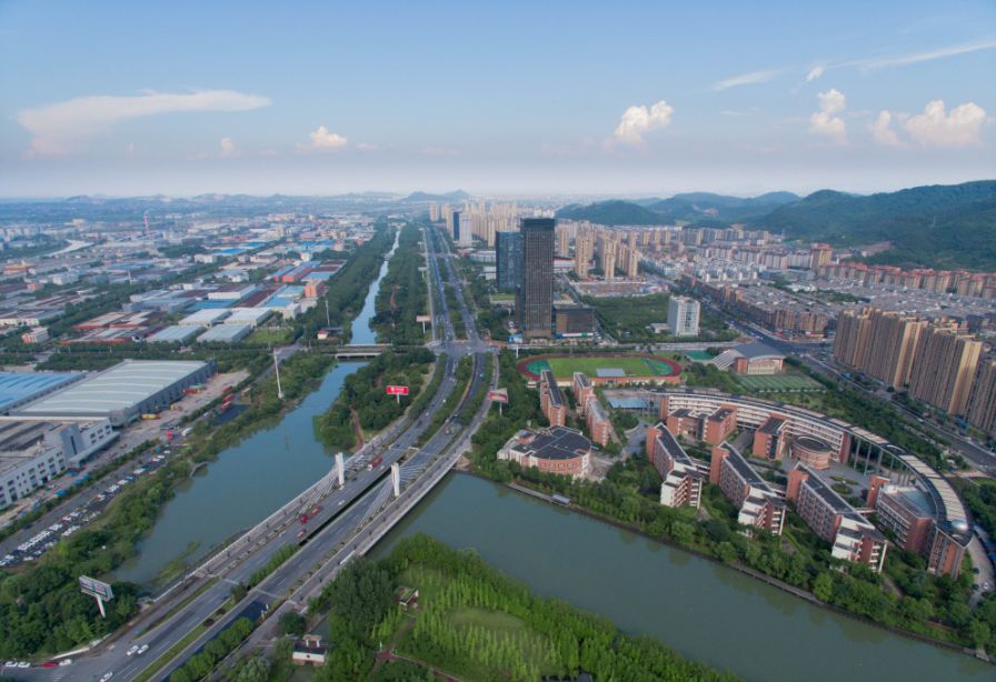 张抗抗故乡在远方视频,张抗抗眼中的哈尔滨