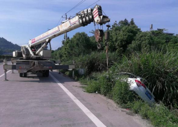 汽车保险道路救援高速上免费吗,保险车辆道路救援服务标准